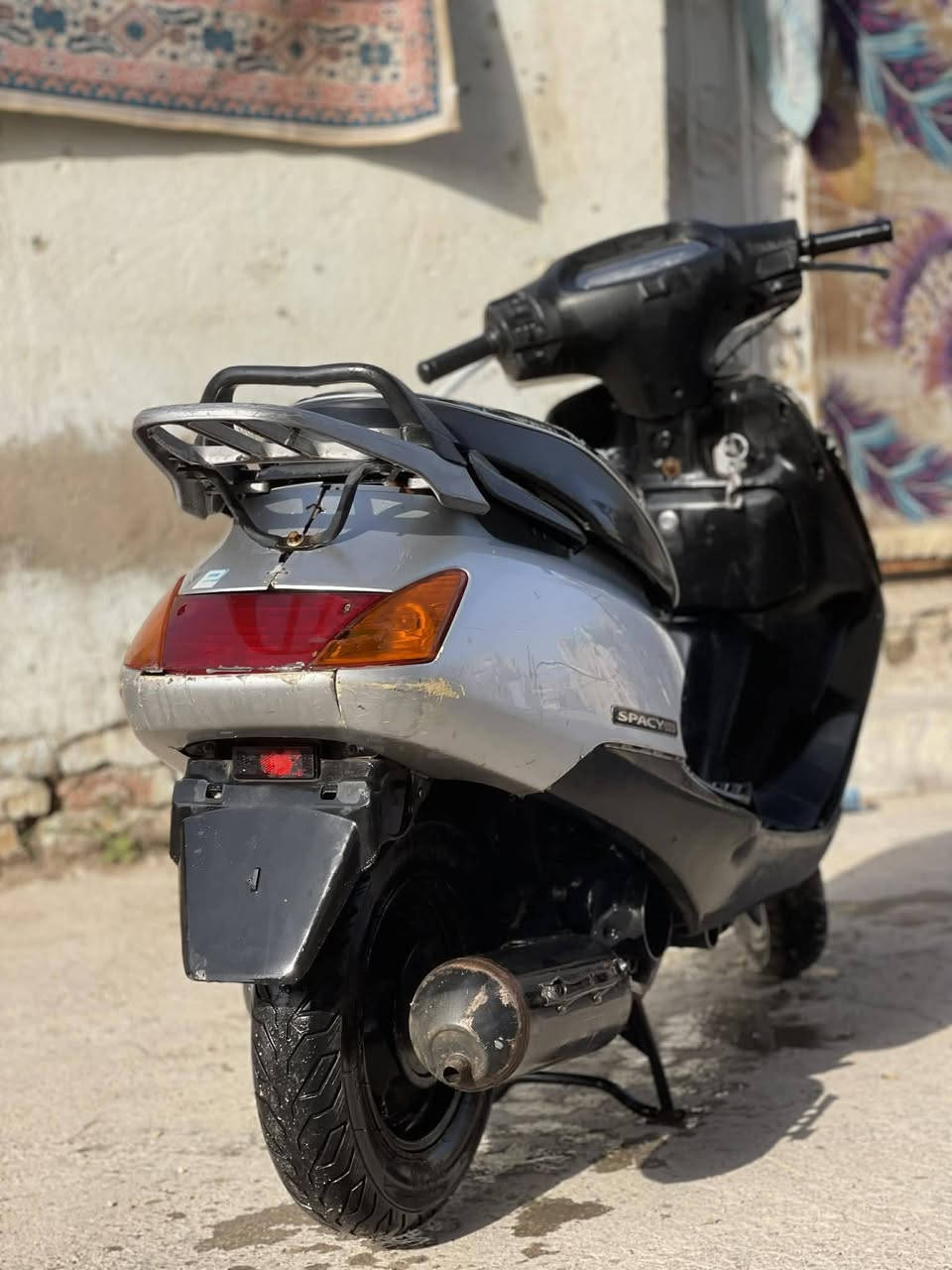 سبيسي ياباني للبيع
مستعجل على بيعتها 
دراجة مكينة ناعمة وحلوة بس يحتاجلها ترتيب بسيط 
السعر ٣٥٠ وبيها مجال للشراي
***********
