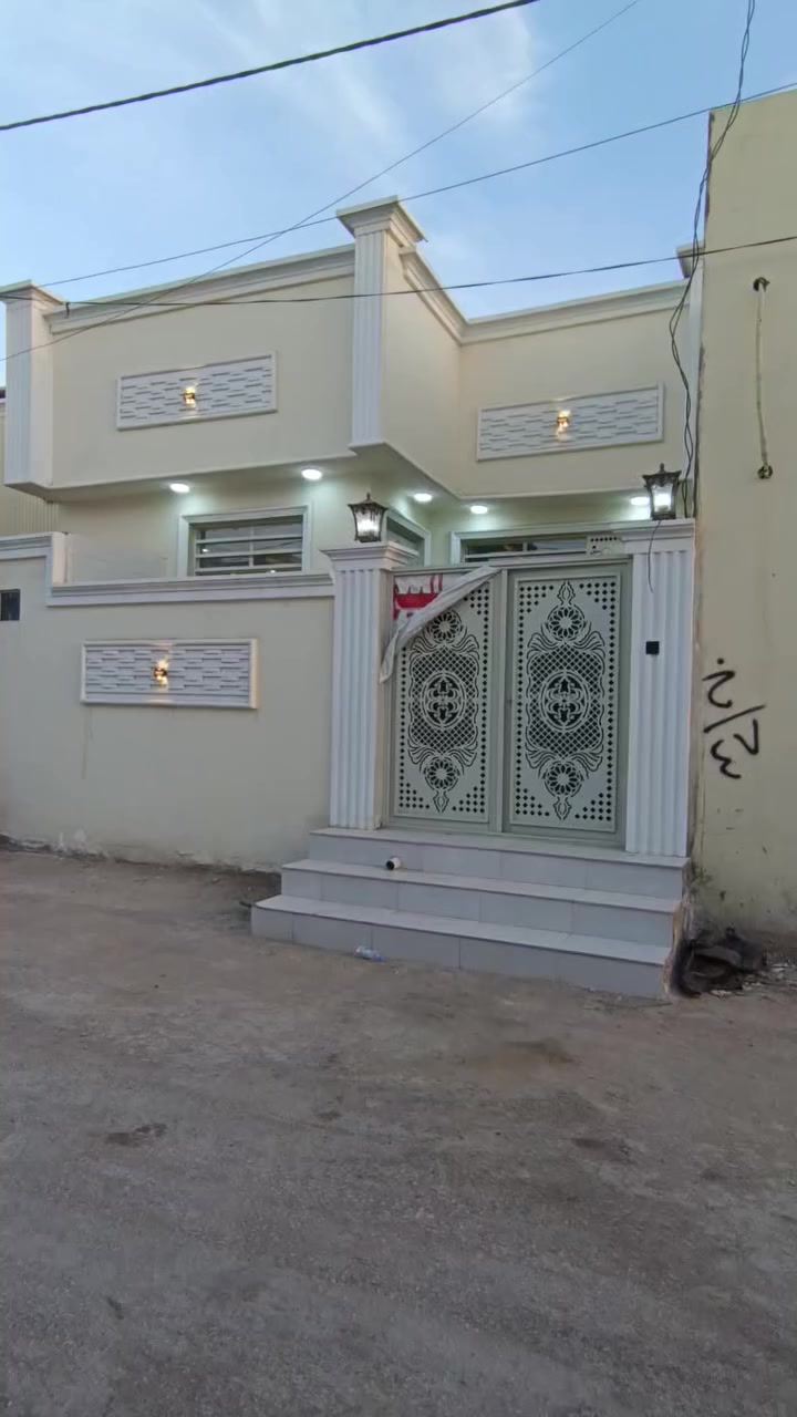 يا الله 🙋‍♂️.   # يعلن مكتب الامير  للعقار بيت 150 متر  
_مقابيل  ملحق قريه الغدير  

#__مساحه_لبيت_150م متر_
السعر 60 قابل لتفاوض
بناء حديث
غير مسكون
بناء ممتاز جدا 
 عنوان لبيت النجف 
#مقابل_ملحق_قرية_الغدير_مباشر 
يحتوي لبيت على+ غرفتين +صاله +استقبال+مطبخ +صحيات  
***********☎️
 ***********
مكتب الامير للعقار 
عنوان المكتب شارع الصب عمود 287 مقابيل قرية الغدير
