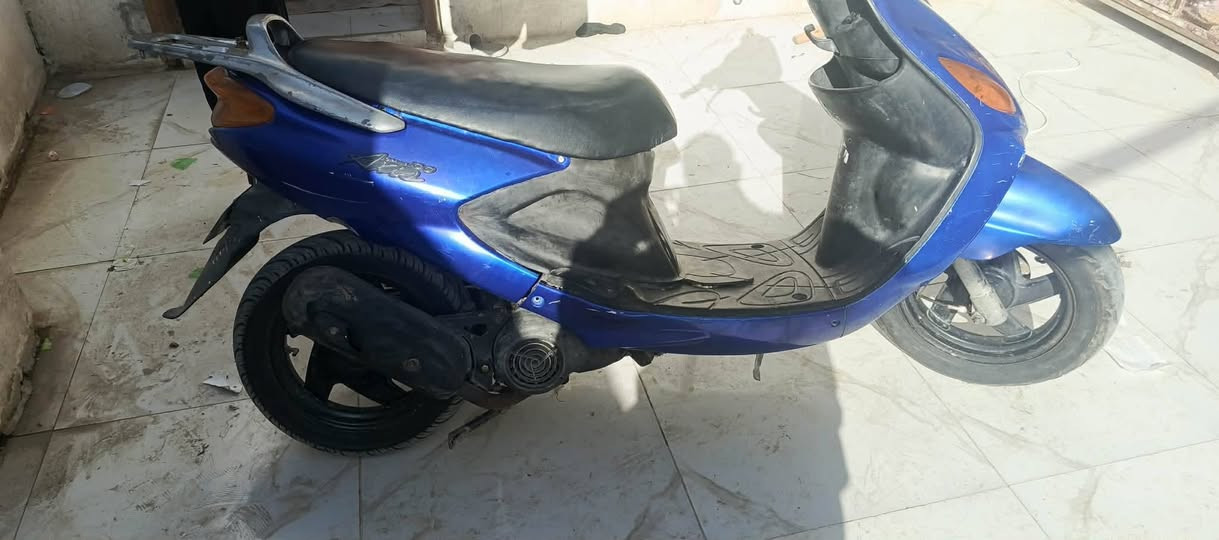 دراجة نظيفه للبيع السعر ٣٠٠ و بيه مجال للشراي لتواصل على الرقم ***********
