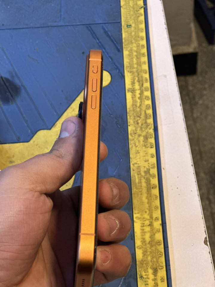 سلام عليكم ايفون 11 عادي محور 17 برو ماكس ذاكره 64 التلفون جديد بمعنه الكلمه السعر 230 وبيه مجال الاستفسار الاتصال عله الرقم ***********
