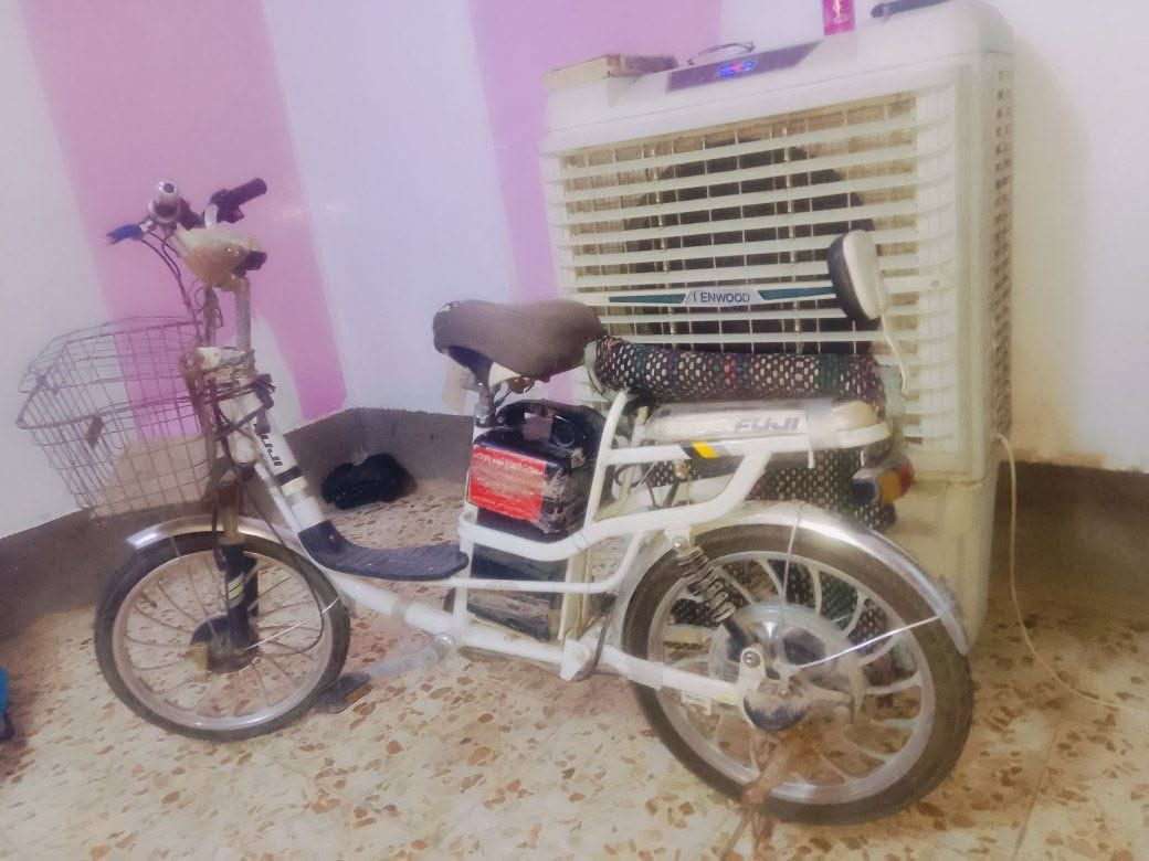 بيسكل شحن كامل تركب وتطلع نضيف رايدة 200وبي مجال شي قليل مكاني حي العسكري قرب اسواق جكليته   ***********
