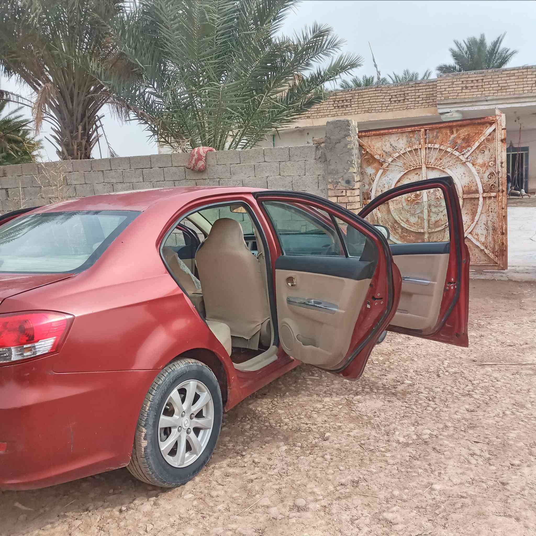 السلام عليكم  سياره كريت ويل فولكس سي 30 سياره جديده صدر خلفي أمامي جديد كير محرك مكفول سياره بيها رشات صبغ بدون حادث سعر  36  وبيها مجال سياره بسمي رقم انكليزي تحويل مباشر  رقم الهاتف ***********
