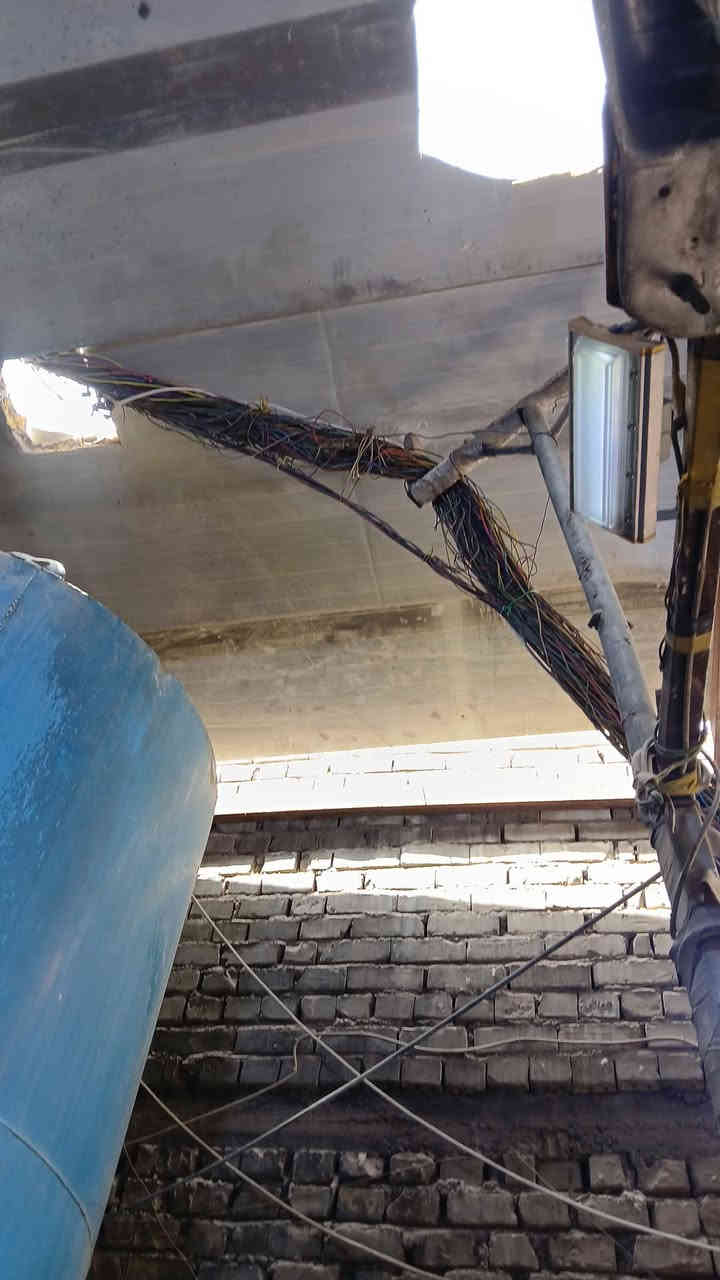 وترتيب الوايرات الشغالة حسب رغبات صاحب الموقع 

واي قطع نتحمل كافة المسولية وكال هاذة مجانن مقابل الوايرات المتروكة فقط كادر كامل ***********
