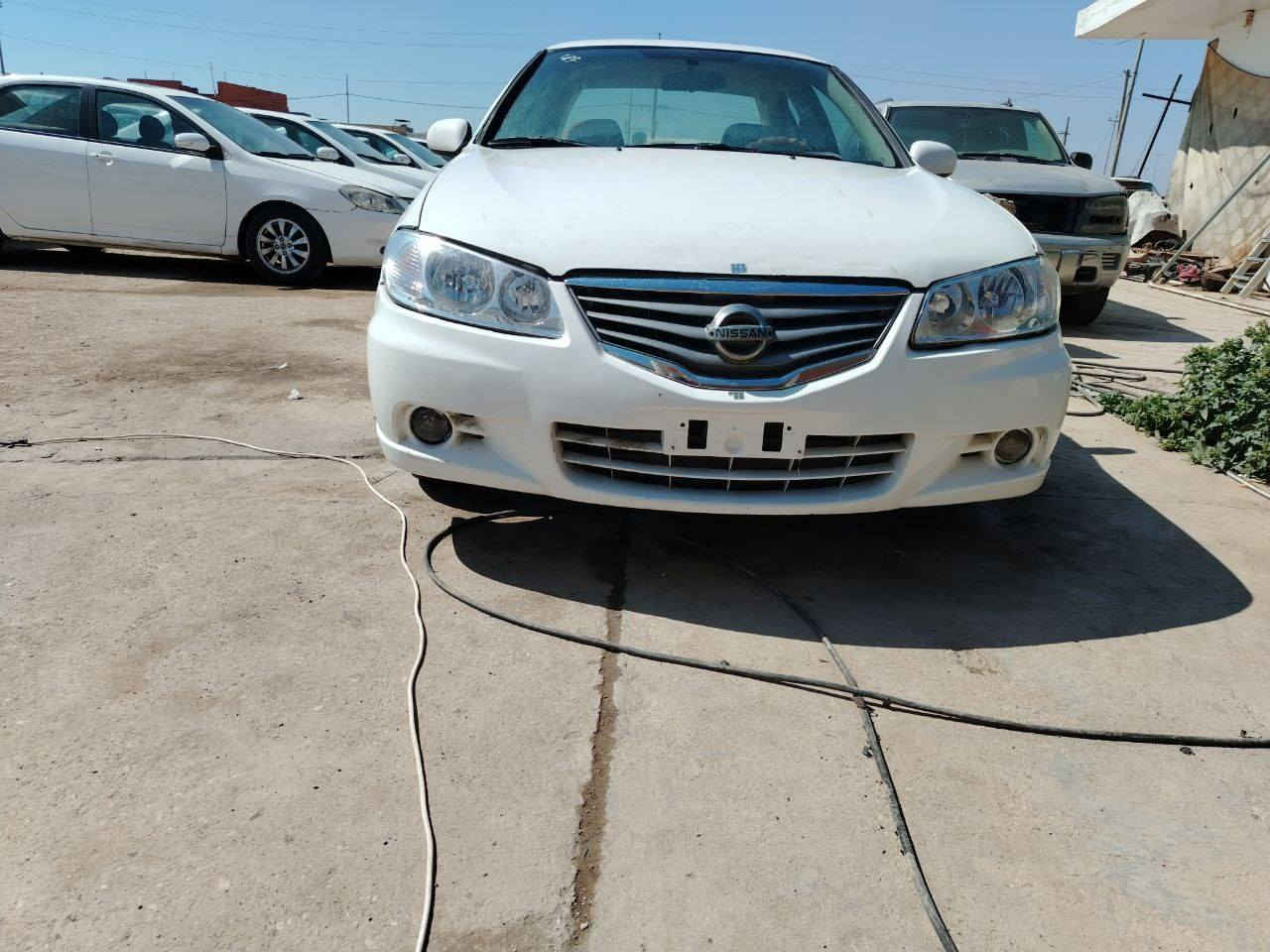 نيسان سني
موديل ٢٠١٠ ياباني اصل
 ...فول اوتوماتيك
 ...كفاله محرك كير حداديه تخم تاير باتري كهربائيه كولها شغاله ..تبريد ثلج ...رقم واسط  أنكليزي 
الكوت قرب بوابه كوت بغداد مقابل محطه البوابه 
 
***********
***********
