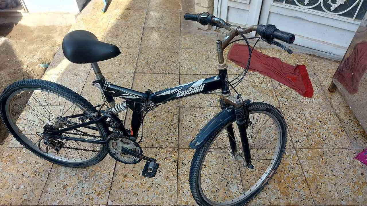 السلام عليكم بايسكل جبلي للبيع النضافة مثل ما موضح بالصورة السعر 60وبيه مجال للتواصل ***********
