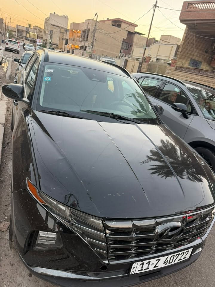 📣 للبيع: هيونداي توسان 2024 (Plug-in Hybrid - تيربو)
نوع المحرك: 1.6 لتر تيربو هجين شحن (Plug-in Hybrid - PHEV) - اقتصادي جداً وقوي في نفس الوقت (قوة إجمالية تصل إلى 261 حصان).

 ناقل الحركة (الجير): أوتوماتيك

 عداد المسافة (123 الف كيلو

وارد امريكي 

 اللون الخارجي: ⁠اسود

✨ مواصفات ومميزات السيارة:

 نظام الدفع: دفع رباعي (AWD) ممتاز لجميع الطرقات.

 شحن كهربائي (Plug-in): إمكانية شحن السيارة بالكهرباء وقيادتها لمسافات بالاعتماد الكامل على البطارية بدون قطرة بنزين واحدة، وعند نفاد البطارية تتحول تلقائياً للعمل بنظام الهجين البنزين والتيربو.

 أنظمة الأمان والراحة:

 -شاشة عرض كبيرة تدعم Apple CarPlay و Android Auto لاسلكياً.

 -رادارات تحذيرية ونظام المحافظة على المسار.

 -نظام تثبيت السرعة التفاعلي (رادار ذكي).

 -تشغيل بصمة، وتشغيل عن بُعد.

 -كاميرا خلفية وحساسات

السعر 198 $ 

المكان بغداد 

واتساب.    ***********
