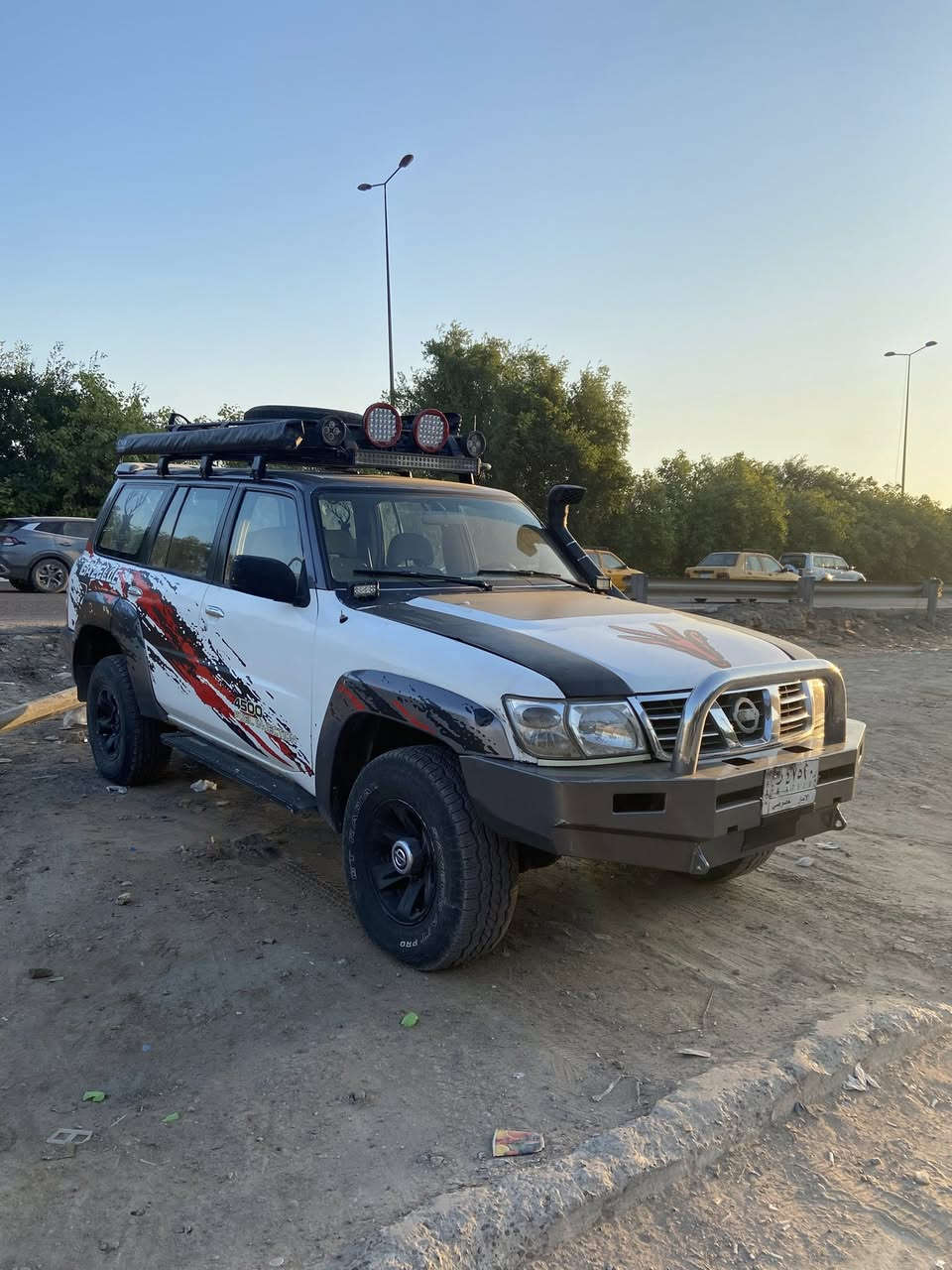 نيسان باترول/٤٥٠٠ كير عادي سفاري ثلاث قطع تبريد.
موديل ٢٠٠٠ مكينة وكير مكفولات  عليه وشم غزال دعامية ARB  عليه منضومة غاز LPG.
سيارة محدثة سيارة حلوه ونظيفة.
العنوان بغداد الصليخ 
لاستفسار على رقم ***********
