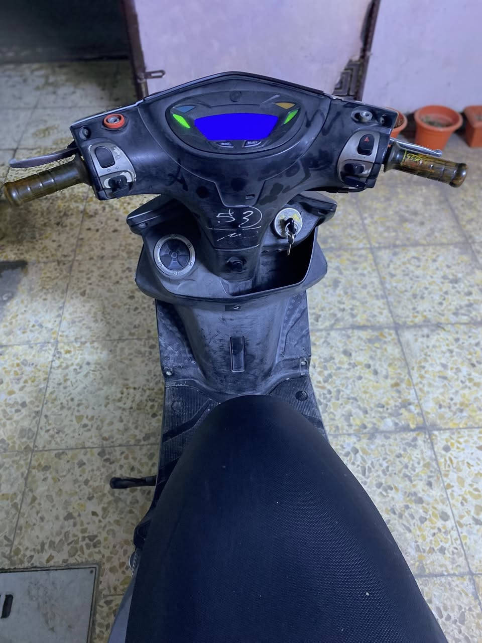 سلام عليكم دراجه جيتي آر للبيع الدراجه مكفوله بيهه اكلج امامي رياضي صلنصه رياضي الدراجه خير من الله اتشغل او تطلع السعر خاص او على الرقم ***********
