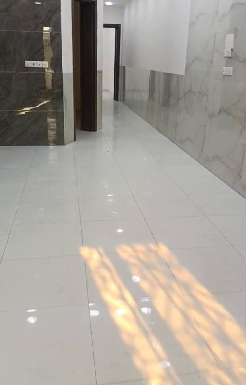 شقه 200 م
للايجار تصلح لسكن عائلتين مقسم على شكل شقتين بناء حديث طابق ثاني 
عنوان تاجيات قرب المرور 
مراسله صاحب الشقه او الاتصال 
***********
