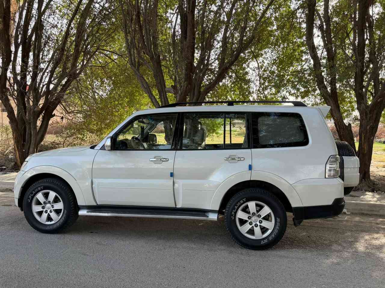 باجيرو ٢٠٠٨ خليجي بيه صبغ أربع قطع بدون دواخل الجماليه 
فول مواصفات فتحه جلد كشن كهرباء سبعه راكب 
سياره جاهزه محرك كير صدر تخم تاير تبريد تتدفه 
مكاني بغداد الكرخ اي استفسار اتصل علا رقمي *********** السعر مناسب ١٠٧ ورقه
