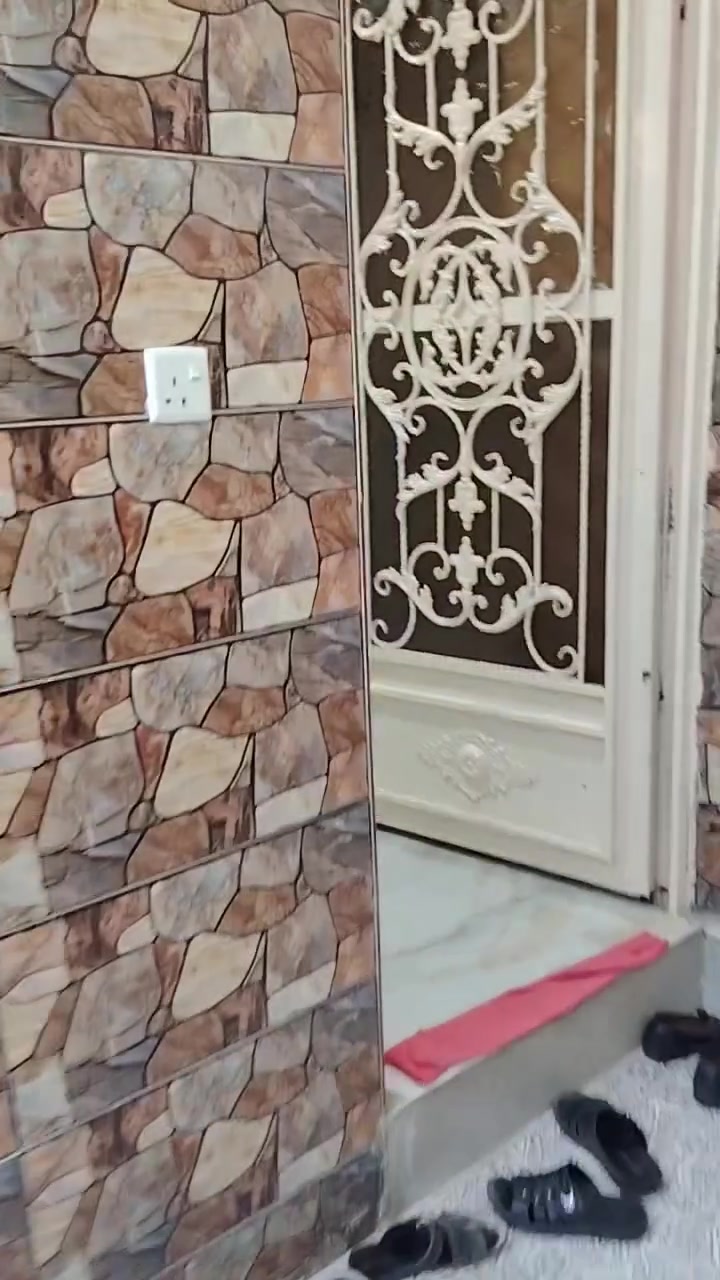 🏢للبيع للبيع 🏢
📧مساحه 100 متر 
👈الموقع حي الانتصار شارع 60 خلف تيم مارت موقع مميز 
👈 خدمات كامله تبليط جديد 
👈 الدار متكون من غرفتين نوم وهول ومطبخ واستقبال وصحيات 
📓 سند طابو الزهور شرط التحويل 📒 
🏢 للتواصل والاستفسار الاتصال 👇📱 
👈 ***********📱
👈 ***********📱
