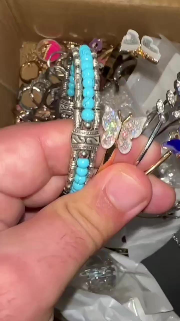 العدد كلش هواي توزع مجاناً للفقراء والايتام ... 
شكراً كوزمتك شوك


**إذا كنت صاحب هذا الإعلان وتريد حذفه لأي سبب، رجاءا أرسل رسالة إلى الدعم الفني**