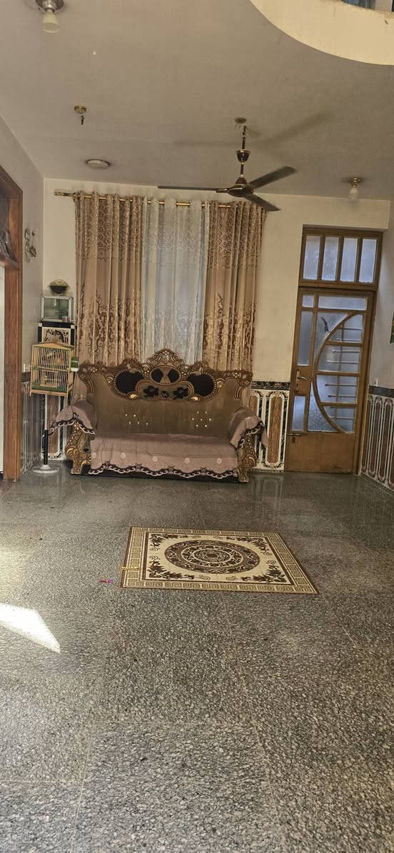 التفاصيل
ييت للبيع مساحه ٢١٢ متر 
استقبال كبير 
مطبخ حار + بارد 
صاله كبيره جدا 
غرف نوم عدد ٦
حمامات ٥
سطحين من جهتين 
الكماليه شارع المصرف _ عماره القريشي/قرب القابله ام محمد 
للتفاصيل اكثر والسعر الاتصال على الرقم ***********
