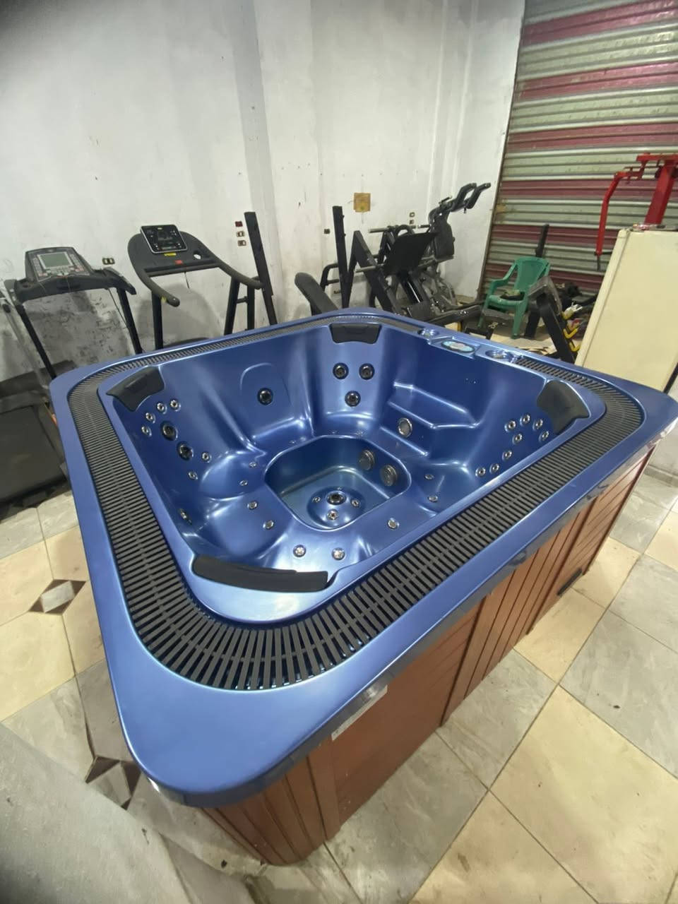 جاكوزي مستورد مقاس 220 * 220 وعمق 90 بحاله الجديد حرفيا لم يستخدم الا مرات معدوده يصلح للفيلات والجيم والاصباه والبيوتي سنتر


**إذا كنت صاحب هذا الإعلان وتريد حذفه لأي سبب، رجاءا أرسل رسالة إلى الدعم الفني**