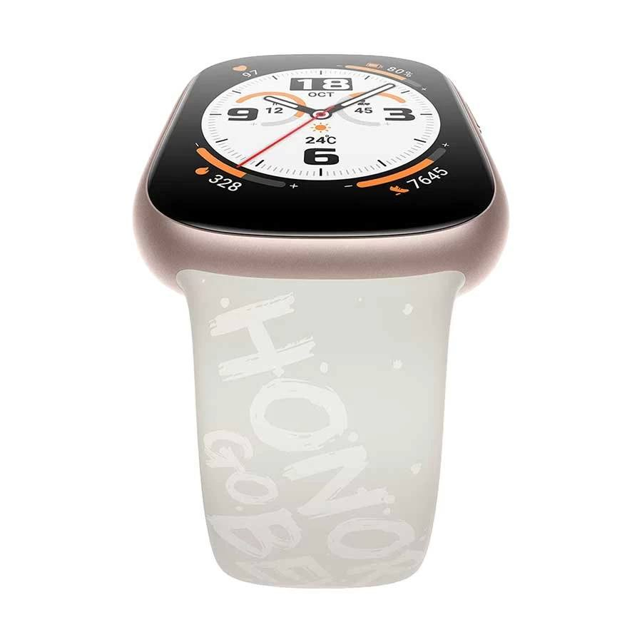 تتميز ساعة Honor Watch 4 الذكية بالعديد من الميزات:
التصميم والشاشة:

هيكل أنيق مصنوع من سبائك الألومنيوم. 

شاشة AMOLED كبيرة وملونة مقاس 1.75 بوصة. 

معدل تحديث يصل إلى 60 هرتز. 

أكثر من 300 واجهة ساعة قابلة للتخصيص. 

الاتصال والمكالمات:

دعم الاتصال عبر البلوتوث (إصدار 5.2). 

إمكانية إجراء واستقبال المكالمات مباشرة من الساعة. 

دعم بطاقة eSIM الرقمية (في بعض الإصدارات). 

الصحة واللياقة البدنية:

مراقبة شاملة ومستمرة لمؤشرات الصحة، بما في ذلك معدل ضربات القلب، ومستوى الأكسجين في الدم (SpO2)، ومستويات التوتر، وجودة النوم. 

أداة تعقب للياقة البدنية تدعم 85 وضعًا رياضيًا و12 تمرينًا احترافيًا. 

مقاومة للماء حتى عمق 50 مترًا (5 ATM). 

البطارية والأداء:

عمر بطارية طويل يصل إلى 14 يومًا مع الاستخدام العادي. 

متوافقة مع أنظمة Android و iOS.


**إذا كنت صاحب هذا الإعلان وتريد حذفه لأي سبب، رجاءا أرسل رسالة إلى الدعم الفني**