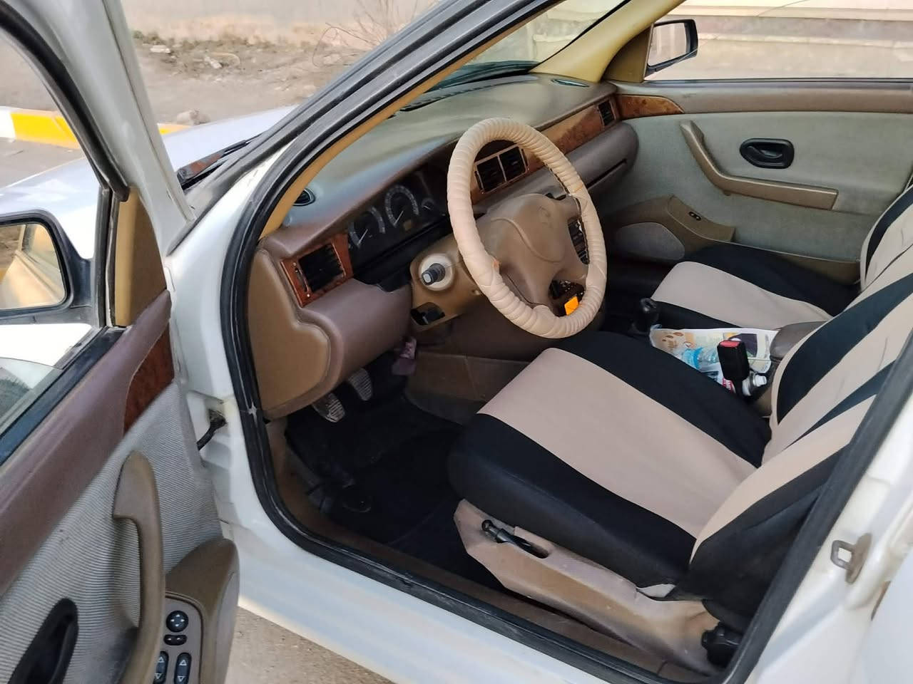 سمند ناطق ٢٠١١
خاليه من الخياس والزنجار كارتون شرط 
ماشيه ١٠٠ 
وينهم الجنايه الي يدور جديد كارتون 
محرك كير كفاله 
غرفتها جديده استخدام قليل 
رقم بغداد دولي سنويه ٢٠٣١ 
جهاز الناطق شغال 
كهربائيات كلها كبس شركه 
سياره جديده جدا 
مكاني قضاء الشطره للإستفسار ***********
