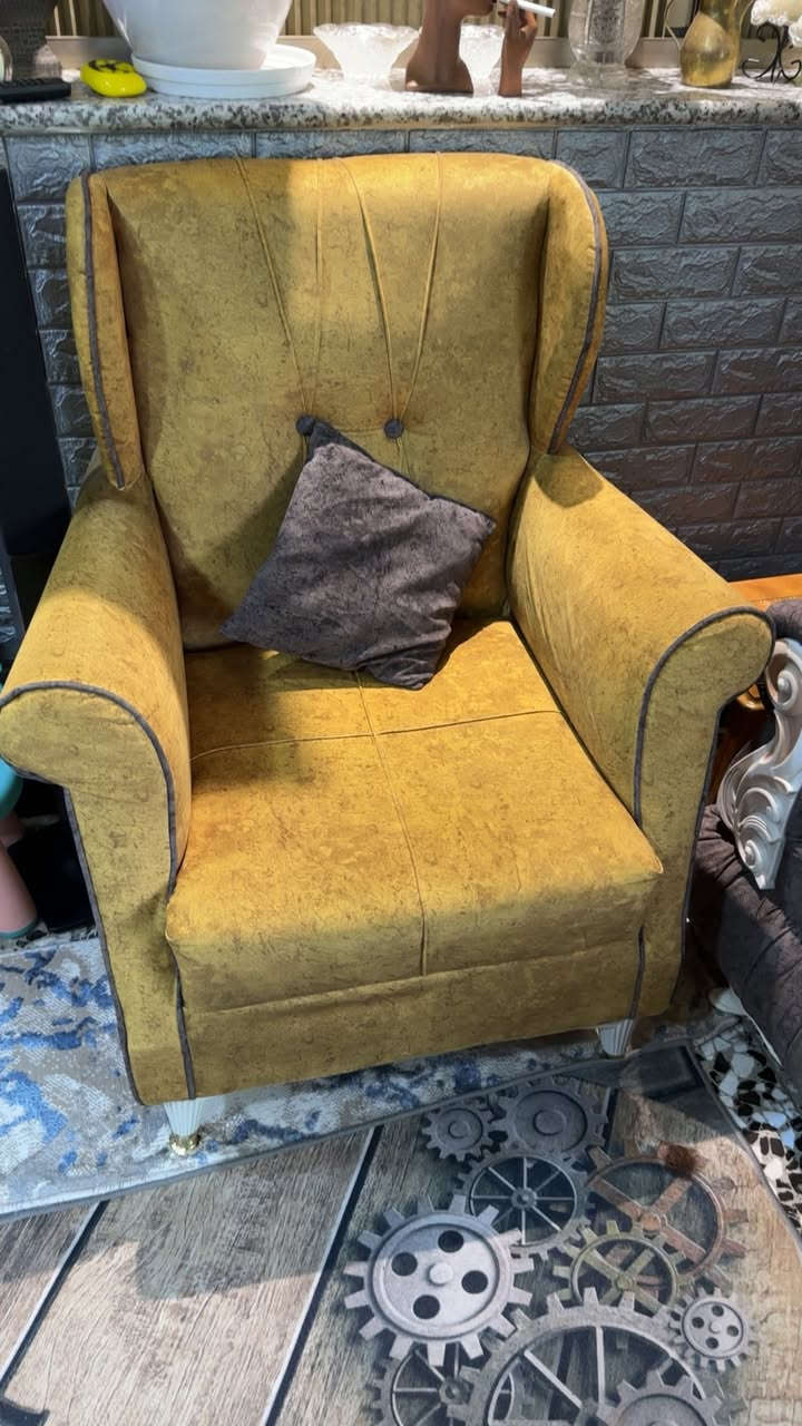 قنفات نظافة ٩٠ ٪؜ خمس مقاعد قنفة ثلاثية وفردية اثنين السعر ١٠٠ الف 
العنوان بغداد شارع فلسطين 
***********
ملاحظة: القنفة الثلاثية التچوه اليمين مجرد خاسفه كما موضح بالفيديو
