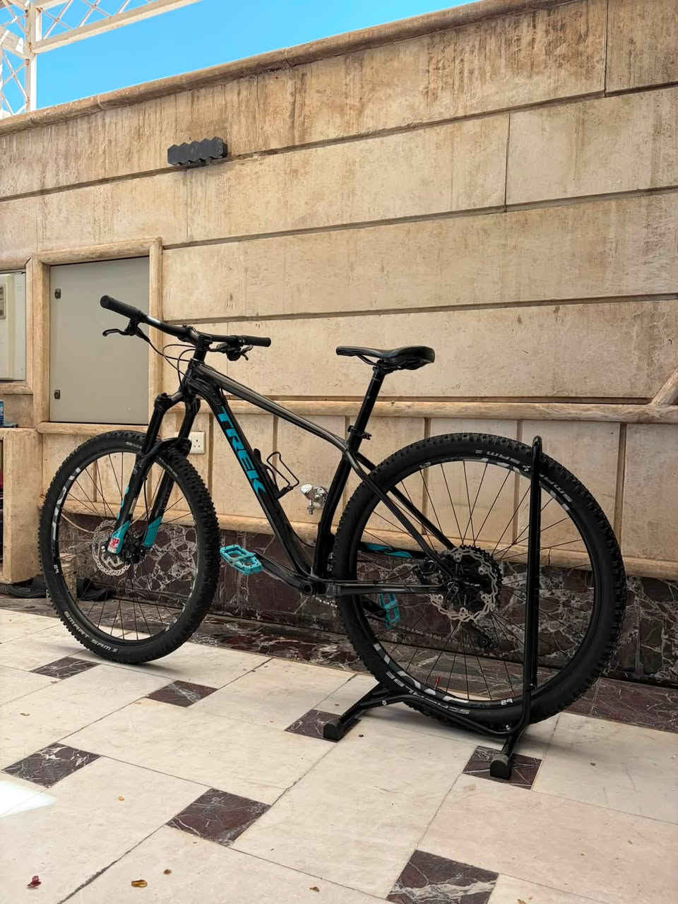 السلام عليكم
للبيع TREK STACHE 5🌟
حجم التاير 29 
تايرات SCHWALBE SMART SAM 
حجم الفريم M/L
كروب سيت Deore 10x1
الذراع RACE FACE 
بريكات دهن شميانو mt200 

السعر 775 الف وبي مجال🌟
للتواصل/***********☎️
مكاني بغداد زيونة 710📍
يتوفر توصيل جميع انحاء العراق🚚
