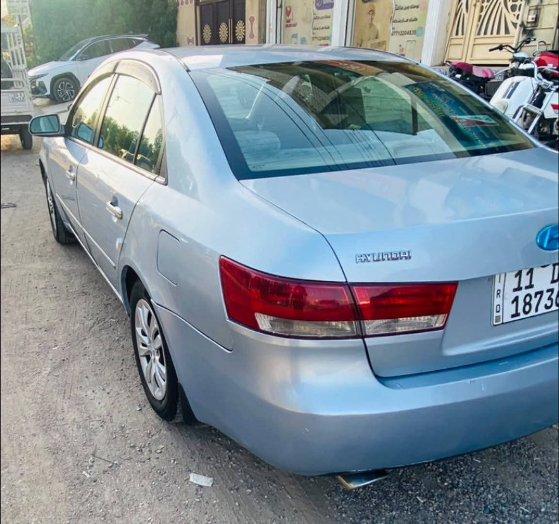 السلام عليكم
سوناتا 2007 امريكي بدون ضرر كلين 
بيها فقط صبغ بالعراق بس شرط حتى بدون ايرباك
محرك 6 جديد 
كير جديد 
صدر وتخم تاير وتبريد كله جاهز 
دواخل غرفه دوشمة كاملة 
شاشة وتحكمات وكامرة 
السيارة فتحة سقف 
رقم بغداد 
مكانها بعقوبة 
سعرها 82 بيها شي بسيط 
***********
