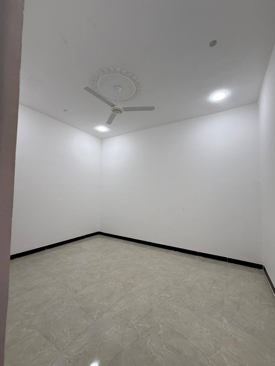 أسعد ألله أوقاتكم بكل خير 🌹
اللاستفسار ***********
توفر دار سكن للبيع 🔸
بناء حديث 2026
شقل درجه أولى 
بيت تحفه ماشاألله 💫

المساحه 200 م
على شارع 10متر
جميع الخدمات متوفره
مدارس + ماء + كهرباء + مجاري

محتويات الدار ⬇️

كراج + حديقه
ديوان + صاله ضيوف
موزع + غرف نوم عدد 2
مطبخ + صحيات داخلي خارجي

نوع العقار : طابو ملك صرف زراعي عراقي سند 25

العنوان ألبصره محيله موقع راقي يبعد عن شارع سايدين 400 متر 

سعر البيت 115 مليون وبي مجال 

اللاستفسار ***********
