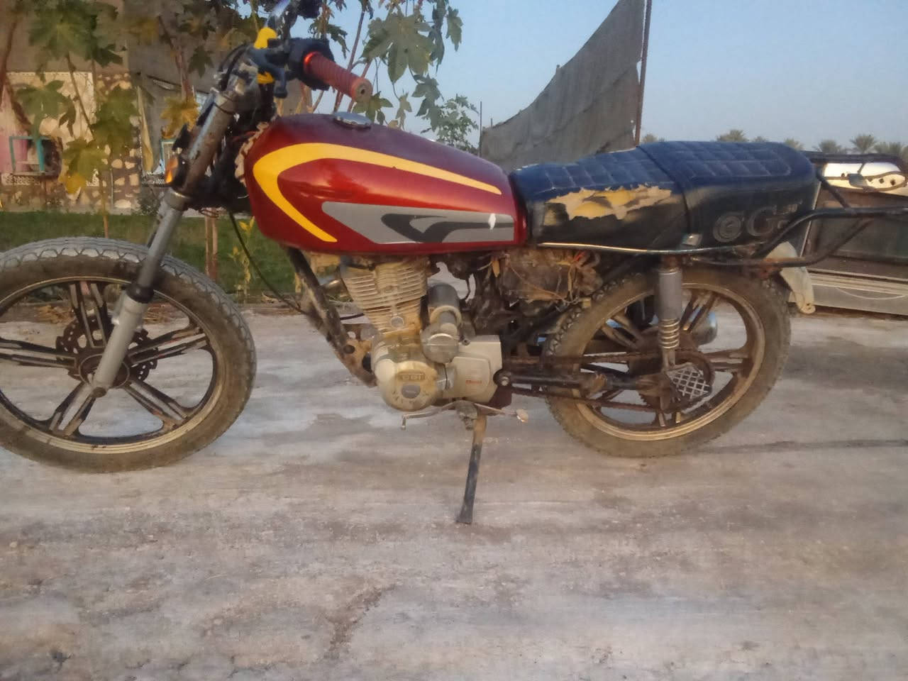 دراجة سيفان موديل 21 شلعه ومعدل وراق موجود بيه لكن رقم بليته ماكو اسوي وياك مكاتبه دراجة مال اشغل  سعره 200 بيه مجال مكان بابل محاويل واكو براغي مسحوك ثنين صورته مكان لكن ما ماثر عله محرك نضيف مفتوح صار سنه ما ادب دهن رقم هاتف بي واتساب ***********
