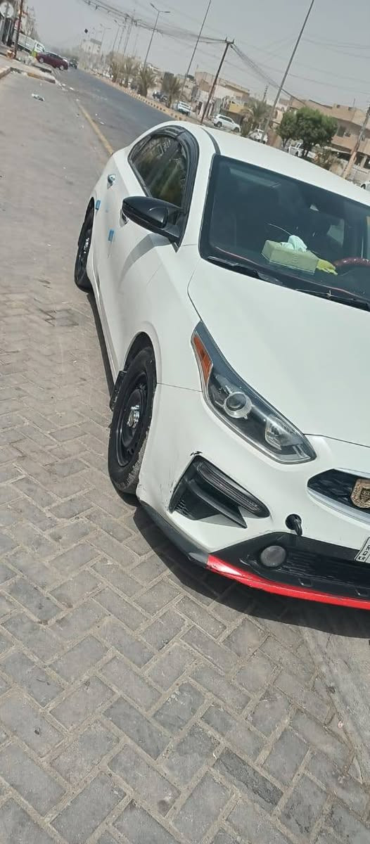 سلام عليكم ورحمة الله فورتي موديل 2021 مكينه 2000 دوش المرغوب سيارة بيهاا ثلاث بوب وشبر بلخاملغ الخلفي الي بجهة السايق سيارة حدادية جديده برغي ماابدل بيهااا على الشركه لحد الان سنوية بأسمي لحد 2028 تدفئه تبريد كلشي ابلاد شركه السيارة كير عادي 7نمر  طخم تاير جديد بجم كبس الخلفي كبس حادثة فقط ثلاث بوب تبديل الشركه في الامارااات السعر 110 وبيهااا مجاال للشراي العنوان بغداد رحمانيه تلفون *********** واتساب  رجااا ع الفيس ممتواجد  واتساب موجود وربي يرزق الجميع
