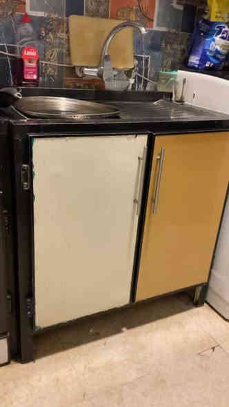 كاونتر مستخدم سنك وملحق وكاونتر بابين صغير 
الي يريده يراسل خاص او ؏ رقم ***********
