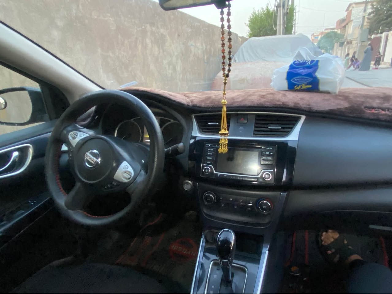 نیسان سێنترا ٢٠١٧ سوور مواسه‌فات SRفولل به‌سمه‌ كوشن هیته‌و ده‌رگا به‌سمه‌ هتد سه‌یاره‌یه‌كی پاكو بێ كێشه‌یه‌ هیچ عه‌یبێكی نیه‌ سه‌یاره‌ی خۆمه‌ به‌ ناوی خۆمه‌ ره‌قه‌مو سه‌نه‌وی نوێیه‌ هه‌موو گیانی ئیش ده‌كا 
٤پارچه‌ی بویاغه‌ ٢ چاملغی پێشه‌وه‌ له‌گه‌ل ٢ده‌رگای دواوه‌ پشتو پێش كه‌پس نوقته‌ی نیه‌ ته‌نها تۆزێك دۆسه‌ی گرتووه‌ ره‌قه‌م شانسیم داناوه‌ 
نرخی:١٠٦$ مه‌عامه‌له‌ 
شوێن:هه‌ولێر
ژ.م:*********** أربيل, العراق
