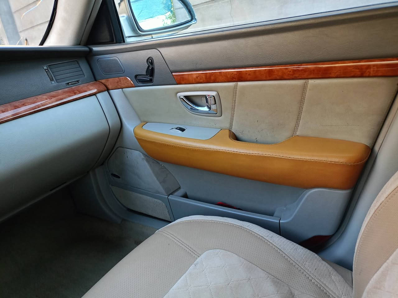 سياره للبيع او المراوس حتى لو انطي فرق 
كيه اوبرس 2004 كير ومحرك ياباني افلون السعر 60 وبي مجال للشراي *********** غير متواجد على الانترنت
