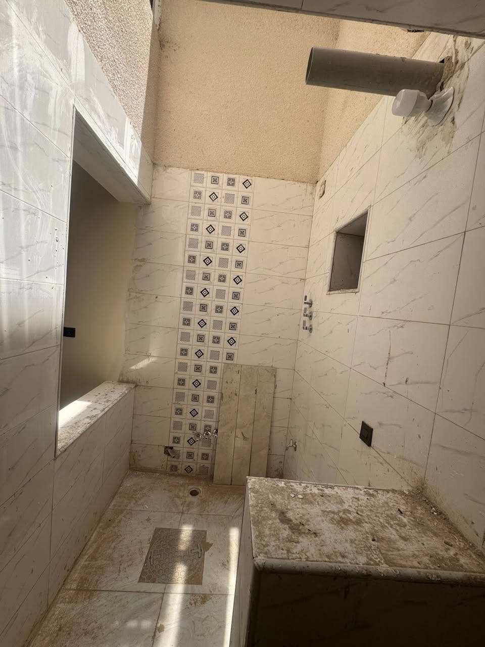 مشتمل للايجار الشعب خلف مكوه
الخضراء

٧٠ متر ستقبال وحولي وخدمات وغرفه نوم 

الطابق الثاني (٢) نوم وخدمات 

معروض بمكتب الكناني *********** 

السعر ٦٥٠ الف قفل البيت جديد
