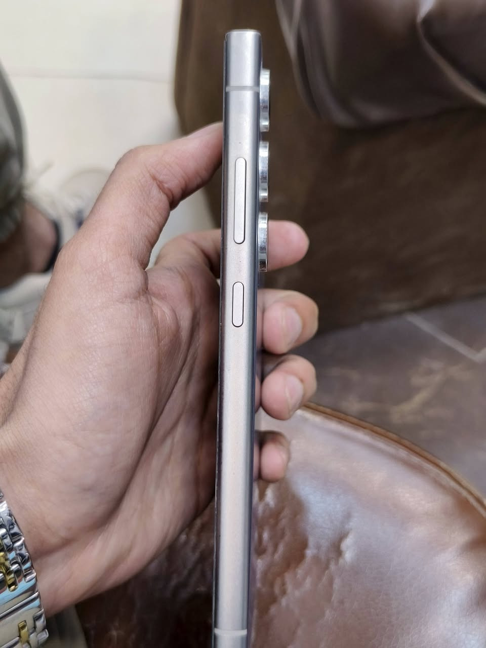 السلام عليكم 
s24 ultra /256
ما بي اي ضرر فقط الخدوش خفيفة بالضهر موضح بالصورة 
ب925 الف /كامل ملحقات كارتونة كيبل/ راس شاحنة اصلي / 8 كفرات 
المكان حله مركز


**إذا كنت صاحب هذا الإعلان وتريد حذفه لأي سبب، رجاءا أرسل رسالة إلى الدعم الفني**