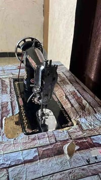 مكينه خياطه البيع نضيفه البيع 100بيهه مجال ستفسار 07809335637