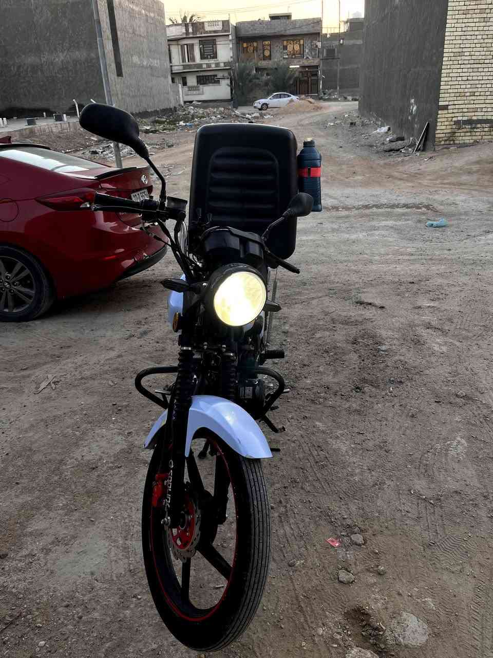 سلام عليكم شباب دراجه سونك موديل 2025 بعدهي جديدة كاملة مال دلفيري بس شغل واطلع نقصها ترتيب بالكهربائيات يعني اشار وهيج امور بس ربط والراحز مال سلف يخربط عندي والدراجة شوفت عينك شكد نضيفه ومتعوب عليها ومصروف عليها اكثر من الصور بعد وياها الصندوك كاملة الاخير حبايه تايرات جدد بريك جديد وهواي امور مكانها ابو غريب او حي الخضراء سعرها 900 وبيها مجال رقمي *********** متواجد واتساب
