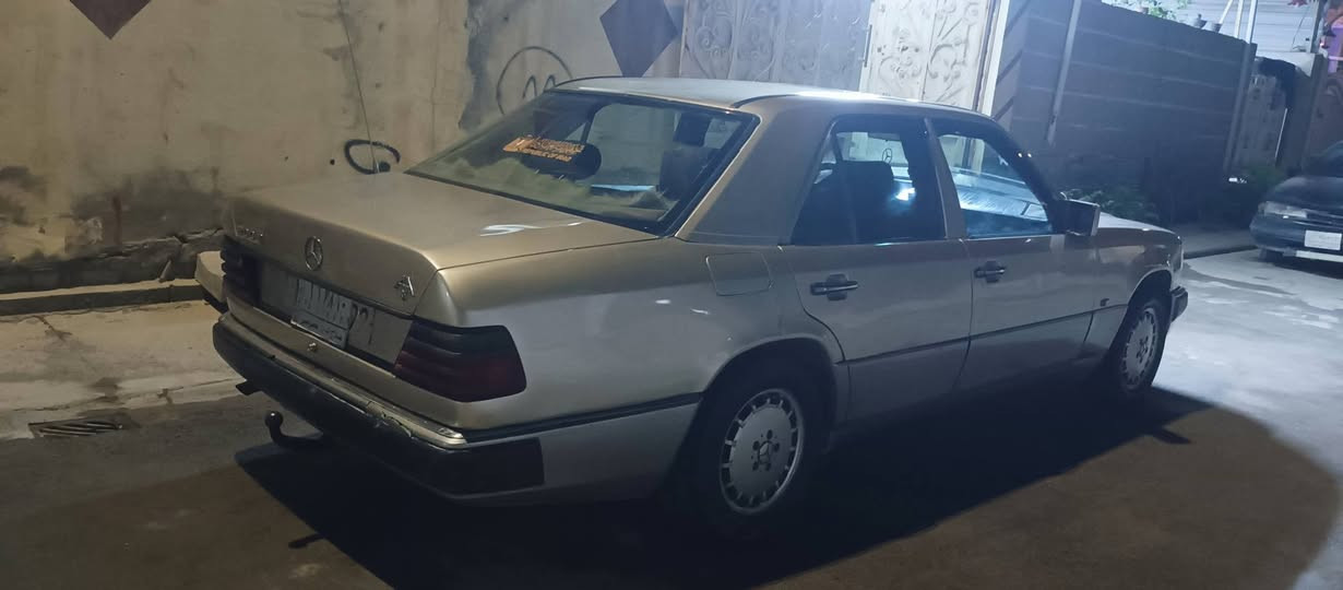 مارسدس دب للبيع 
كير مكينه بطه 3000 
صدر امامي خلفي جديد 
تبريد شغال تخم تاير جديد
رقم صلاح الدين شرط تحويل
سعر 45 وبيها مجال 

ديالى 
***********
