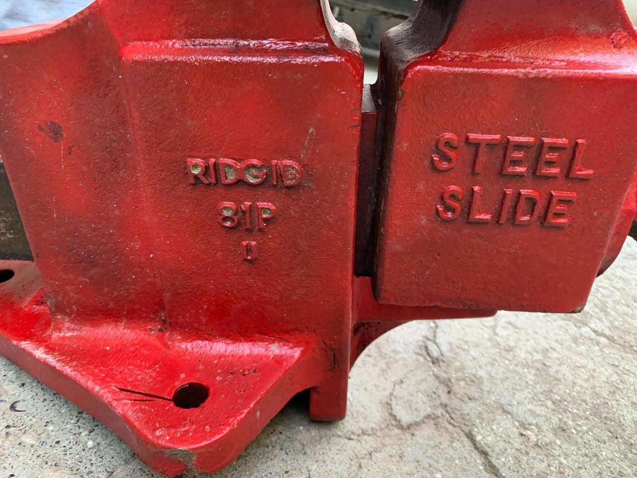 للبيع منكنه حدادة أصلية ثقيلة 
ماركة RIDGID الأمريكية 
للتواصل خاص او واتساب ***********
