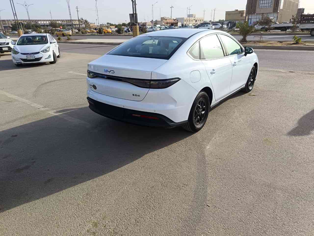 بي وايدي موديل 25 ماشيه 9 الاف رقم بغداد حره باسمي سعرها 18 و 500 رقمي واتساب ***********
