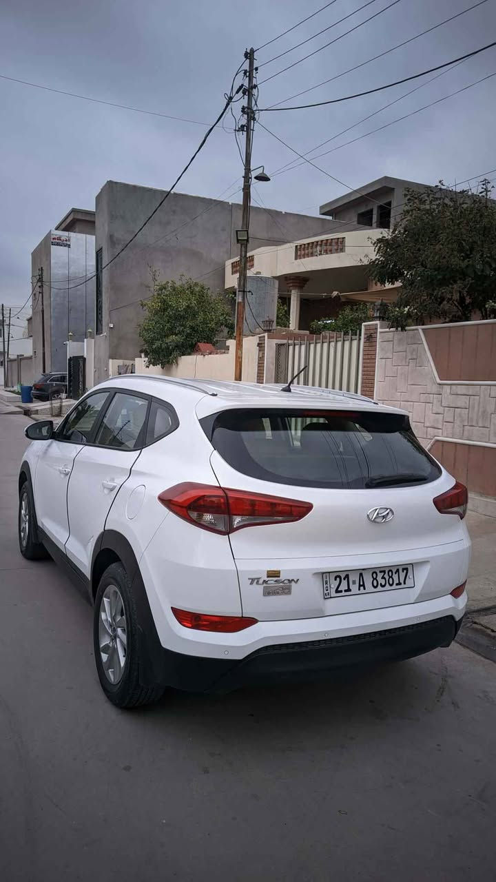 سلام عليكم 
للبيع توكسان 2016
 هزه سنويه جديد لل2031 وبطاقة بانزين
 ماشي 83 الف حقيقي
 كشن كهربائي ومثبت سرعه 
 محرك مفتوح لاصرف ولا بخار 
قطعتين صبق موضح بل سونار مع تعديل بارد بسيط اثر شخط
 سعر 165 بي مجال
سيارة جاهزه مال بيت مكان سيارة كركوك للتواصل *********** Singapore
