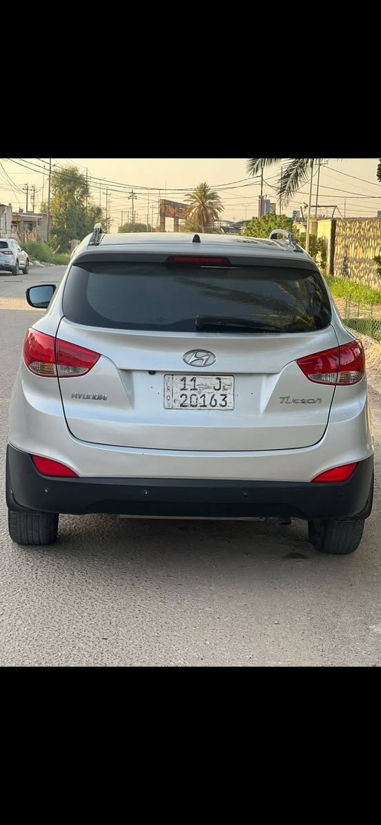 سلام عليكم توسان ٢٠١١ ماشيه ١٦٧ الف سياره مكفوله ماعده قبق جنطه بيه صبغ بدون دواخل رقم بغداد بسمي سعر ١٤٢ وبيه مجال بسيط 
***********
