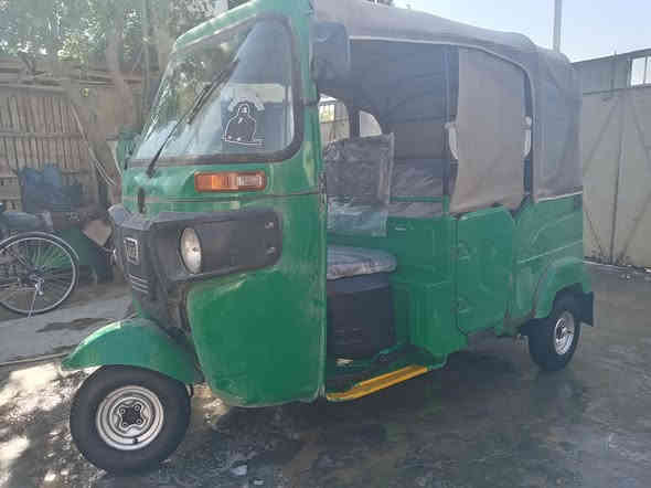 السلام عليكم تكتك للبيع موديل 22شهر 12مضلع رقم واسط لوحه عربي تحويل ثاني يوم مكفوله كشر ومحرك تكتك خير من الله بعدهي جديده سعر 8800وبيها مجال لشراي مكاني رفاعي الخاص مغلق تصل على رقم ***********
