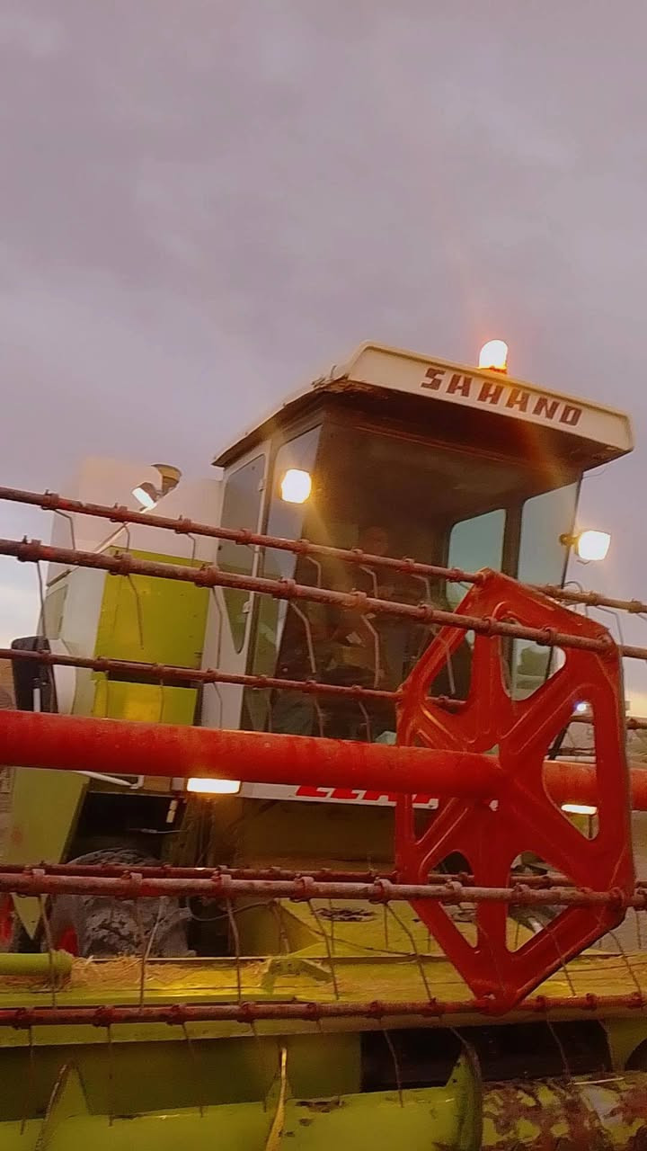 حاصده للبيع موديل 2013  جاهزه للحصاد تبريد شغال محرك بيركز مكان كركوك  الرقم ***********
