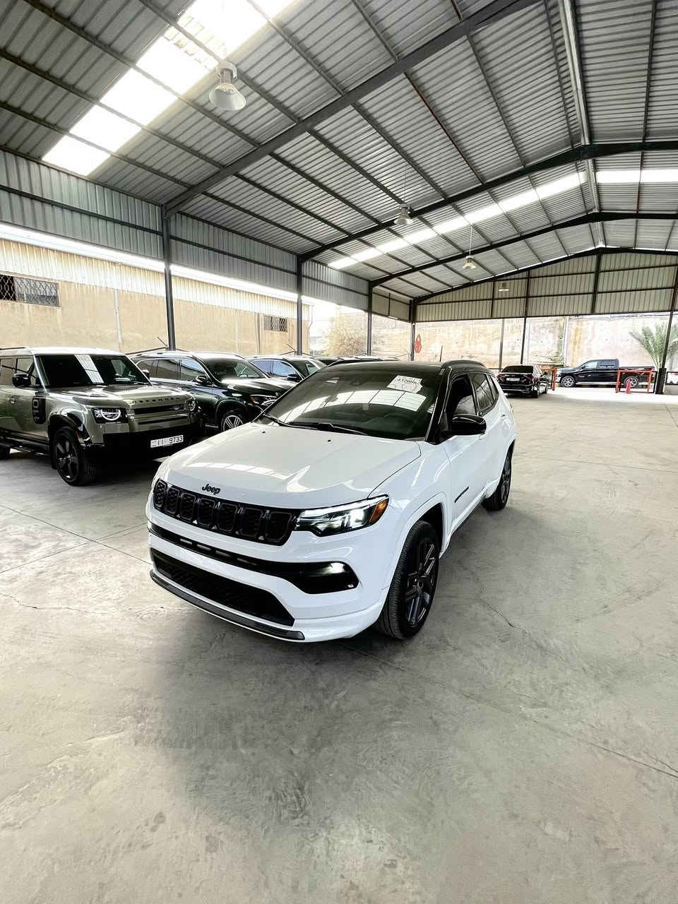 السلام عليكم jeep compass
موديل 2025 
عداد 3000
السيارة فل اوبشن wide body 
مكينه 2000 توربو 

بانوراما 

شاشة كبيرة مع عداد ديجتال 

لايتات عدسه حاجب علوي ليس عادي 

سماعات ALPINE سستم 

والعديد من المواصفات 

كلشي موضح في الصور 

السعر شامل الرقم باسم المشتري 

للأستفسار على الخاص 

210


**إذا كنت صاحب هذا الإعلان وتريد حذفه لأي سبب، رجاءا أرسل رسالة إلى الدعم الفني**