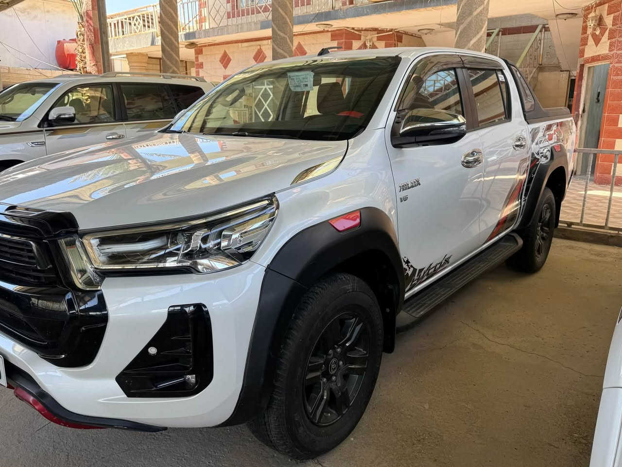 السلام عليكم
تويوتا هايلوكس TRD  
6سلندر 
موديل 2024
بانزين 
ماشية 57 الف حقيقي 
مواصفات السياره ساز 
بيها بارد بسيط جداً بالباب الي خلف السائق والباقي مكفول 
رقم دهوك تحويل او وكاله 
العنوان بابل / جبلة 
السعر 38300$ وبيها مجال بسيط
للاستفسار/ *********** واتساب
