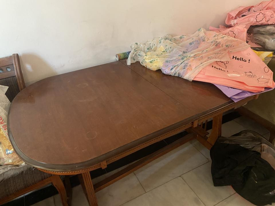 ميز طعام و٦ كراسي للبيع 
مكاني بغداد سيديه
السعر ٢٢٥
*********** واتساب
