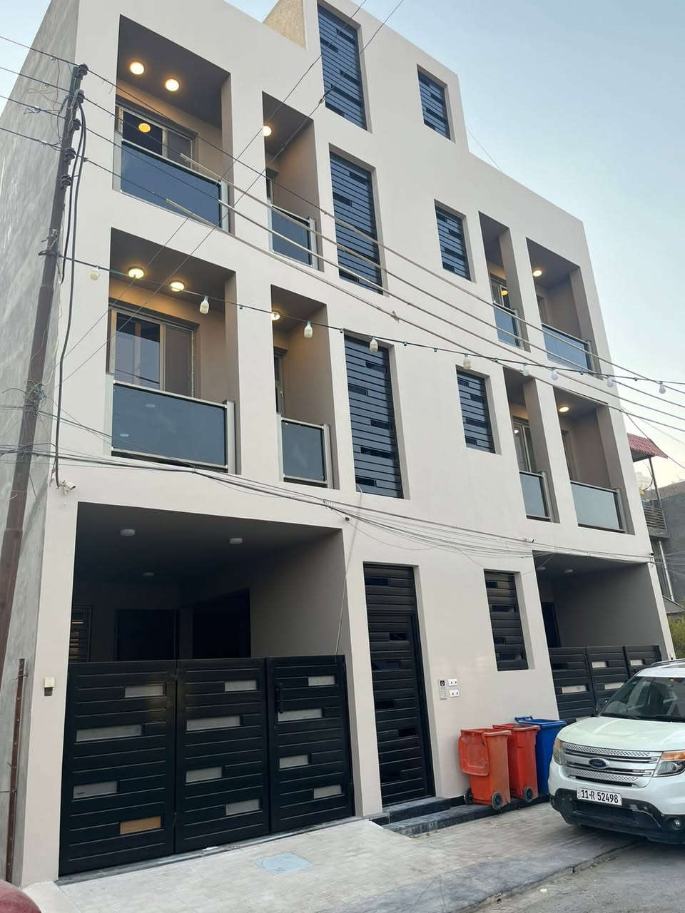 شقق للايجار - حي الجامعة - فرع زنود الحمداني - قريبة جدا على الشارع العام 
جميع الشقق مؤثثة سبلت 1 طن تحكم امبير حار بارد لكل الغرف 
كل شقة مع مطبخ تركي كامل
كل شقة تحتوي على 2 غرفة نوم - 2 حمام - مطبخ منعزل - صالة
مدخل منعزل ومؤمن تماما للبناية
جميع الشقق بنظام انتركم صوت وصورة 

الطابق الاول بسعر مليون دينار للشهر
الطابق الثاني بسعر 900 الف للشهر
للتواصل *********** واتس اب
