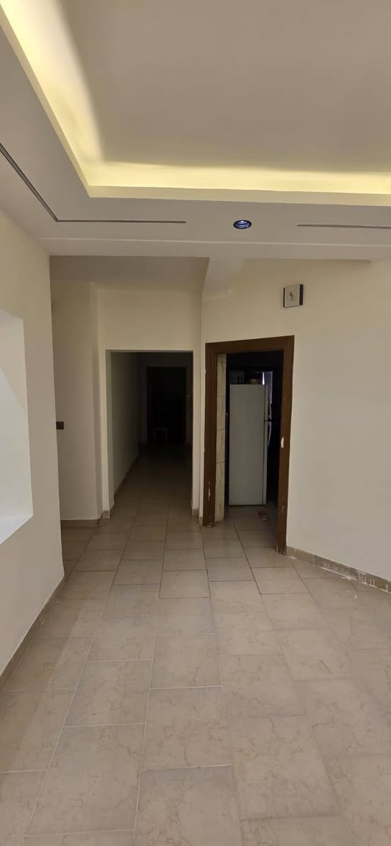 شقه للبيع مجمع ام العصافير الشقق الجدد
طابق وسط ديلوكس فئةA شقه جدا نضيفه
تنباع معه الكفيل مساحه ١٤٥متر مقدمتها ٢٧
مطلوبه ٥٠للسكان كل شهر سدد ٢٠٧الف الشقه جاهزه للسكن موقعها كلش حلو قريبه للشارع العام وقريبه عل سواق ***********
