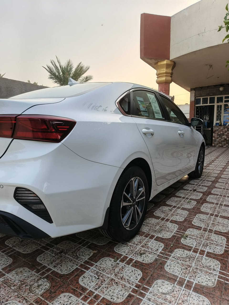 السلام عليكم سيارة سيراتو موديل 2024 فول مواصفات  1/1 محرك 2000 شركة NIM السيارة وضع شركة كفالة عامة عدا رصعة صغيرة ماشية 25  حقيقي السعر 195 وبيها مجال قليل عنوان واسط العزيزية للاستفسار ***********
