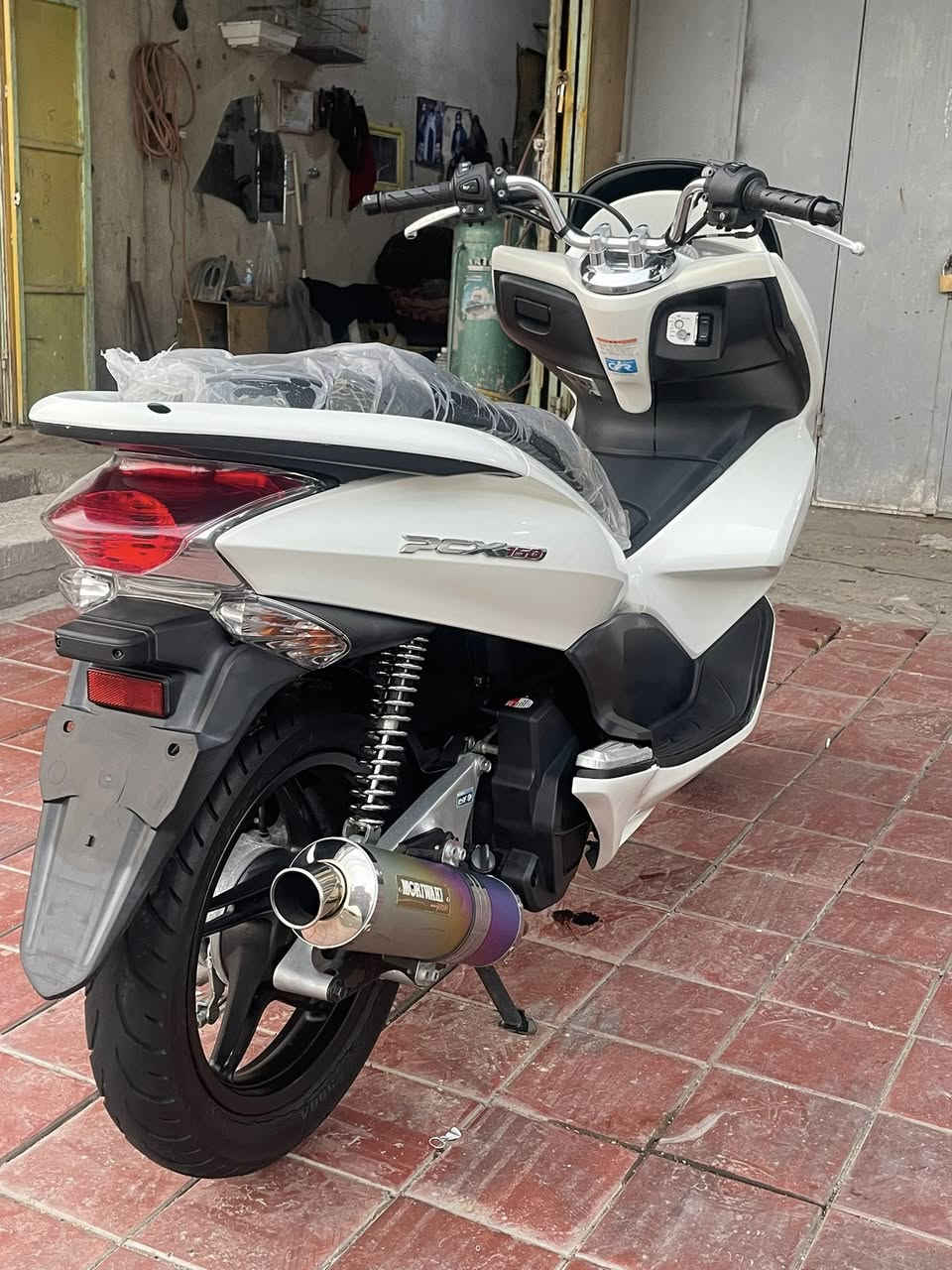 سلام عليكم للبيع pcxياباني150
الجيل الاول الدرجة مكفولة   

كفالة عامة صالنصة رياض 

بلادي  استان كهرباء حساس

ازدحام الدراجة ماشية10تالاف فقط 

بيهة جي بي اس تتبع GpS 

صور مزاد الدراجة داخل المنشور 

مكان الدراجة بغداد

*********** اتصال
