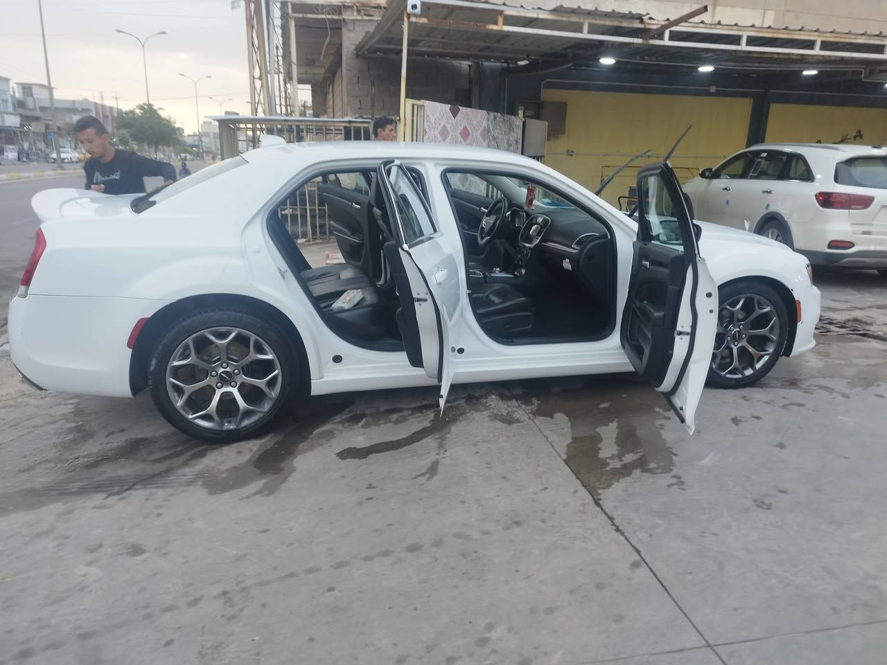 الشايب 2018
ظررها قطعتين بدون ارباك بدون دواخل 
السيارة باسمي 
رقم سليمانية 
***********
بدون بانوراما نص مواصفات
