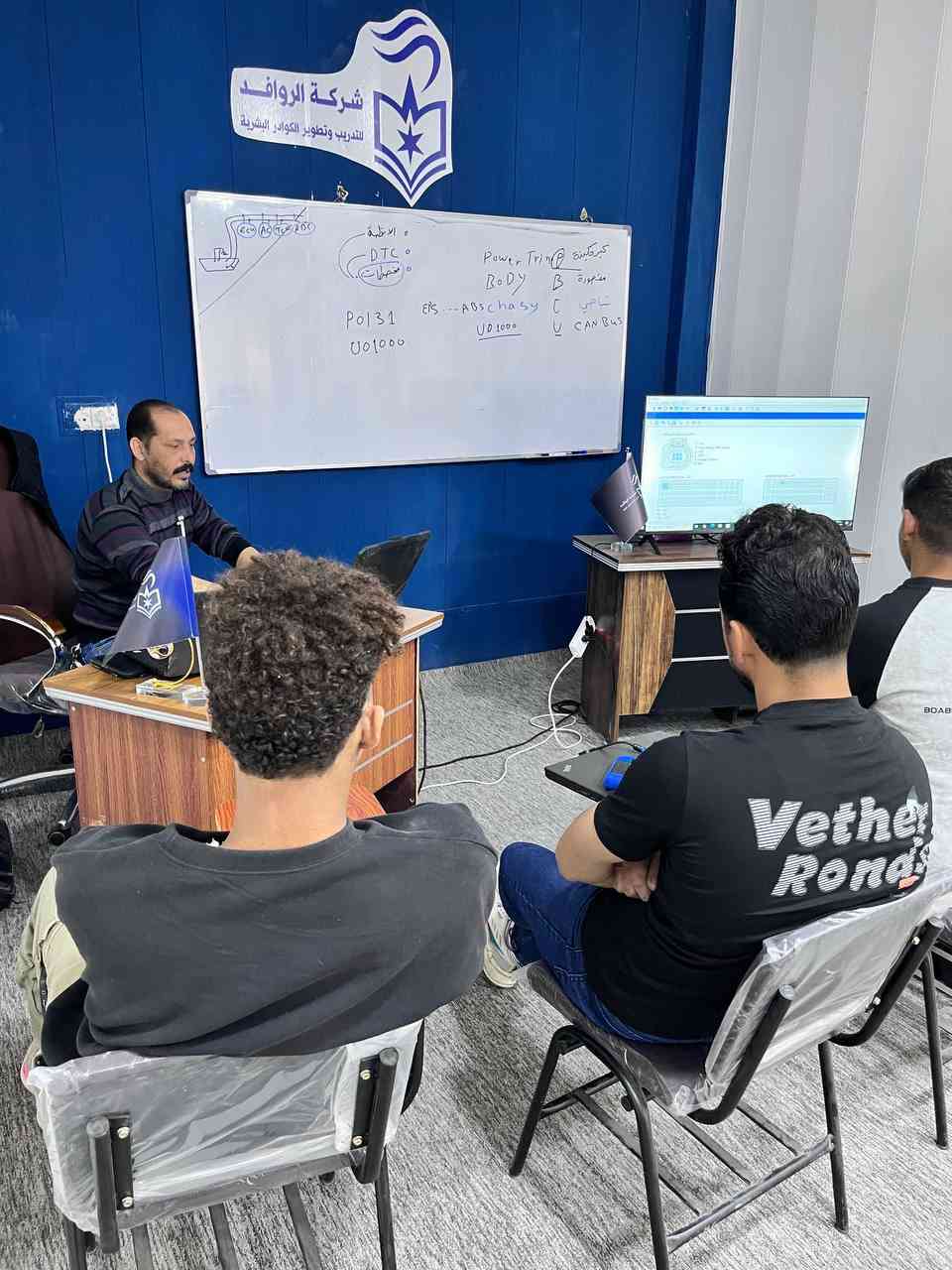 افتتاح التسجيل مجددا لدورة (فحص وتشخيص أعطال السيارات)
⚡️☄️مع خصم مؤقت ٢٠٪؜ للسعر فقط هذه الدفعة⚡️☄️…

💯بكل فخر نعلن افتتاح التسجيل بعد نجاح وتخرج الدفعات السابقة من الدورة في شركة الروافد وهالمرة بخصم٢٠٪؜💯…

🔧🚗

 دورة تجمع بين الشرح النظري والتطبيق العملي داخل مقر الشركة والورشة التدريبية للاستاذ منتصر ياس خضير

بعد هذه الدورة، يتمكن المتدربون من:-
✔ قراءة بيانات أجهزة الفحص وربطها بالأعطال الواقعية
✔ تحليل المشاكل الكهربائية والميكانيكية بطريقة منهجية
✔ تطبيق الخطوات الصحيحة للتشخيص داخل الورشة
✔تإهيل المتدرب لسوق العمل..

مميزات الدورة:-
-✅تدريب عملي 
-🎓شهادة معتمدة
-💯الاعادة مجانية

⭕️فقط عشر مقاعد  متاح للدورة⭕️

العنوان:- ديالى-بعقوبة- شارع خريسان- قرب تقاطع البلدة..
هـ/***********
