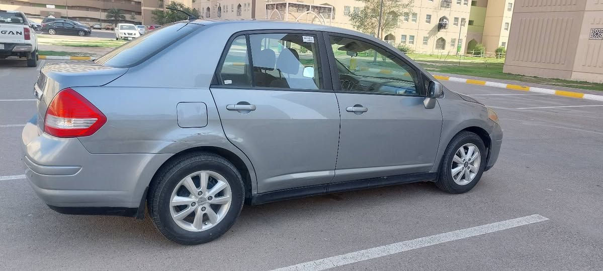 نيسان فيرسا ٢٠٠٩ محرك ٢٠٠٠ كير at تبريد شغال ضربتها باب السايق بأمريكا ومبدل
السيارة بأسمي  مكانها بغداد مجمع بسماية السعر ٧٧ وبيها مجال قليل
للتواصل ***********
